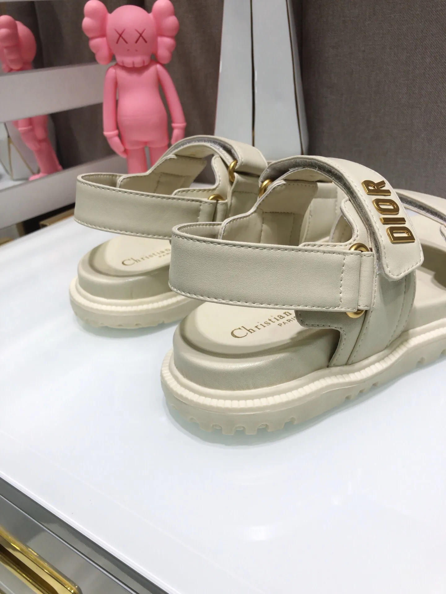 👟👟Ex-factory price 460👟👟 Dior 2021 spring and summer catwalk new style Ract thick-soled casual women's shoes with CD letter logo hardware buckle open-toe sandals Star-style flat-bottomed round-toe retro beach shoes Top version on the market Material: imported calfskin upper/imported metal cowhide + cowhide feet + water-dyed sheepskin lining + original molded T👟👟Factory price U outsole Size: 35-40 (customized for 40, non-refundable)